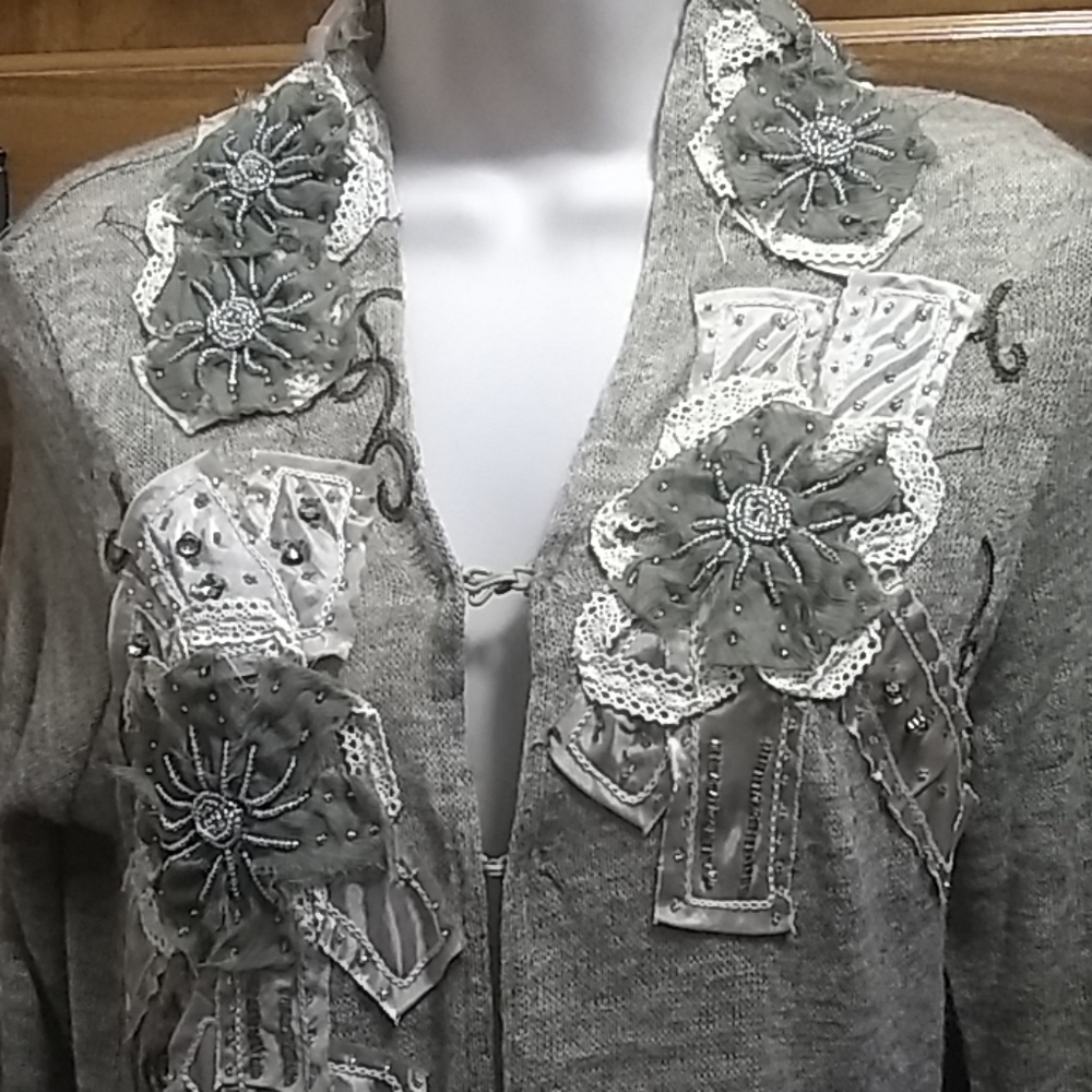Lulumari Cardigan - Picture 2 of 3
